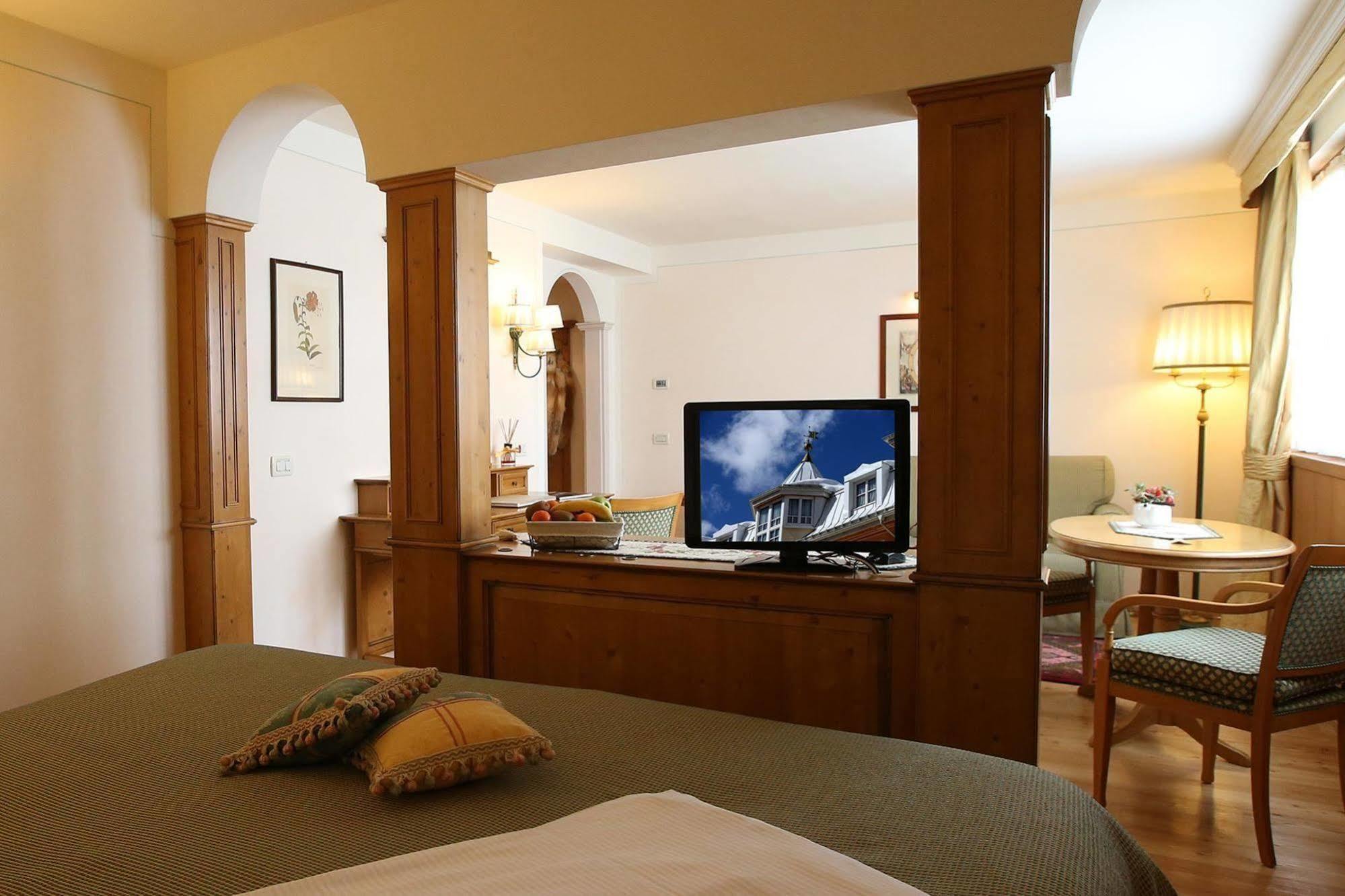 Alpen Suite Hotel Madonna Exterior foto